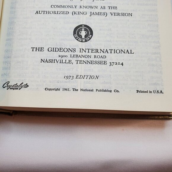 Vintage Holy Bible Placed By The Gideons International 1973 Edition - Picture 10 of 11